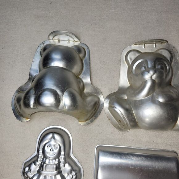 Vtg Wilton Cake Pans Lot Retro Baking Home Bear Doll Antique Vehicle Train Retro - Picture 6 of 14